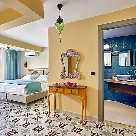Fi Light Solto Boutique Hotel 4*